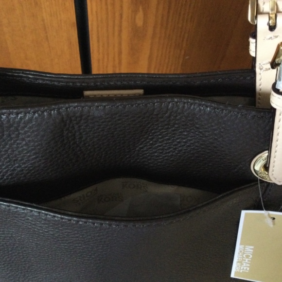 🔥Michael Kors Handbag🔥 - Picture 7 of 8